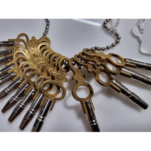 340 - Bundle of 14x vintage pocket watch keys, each one is a different size.