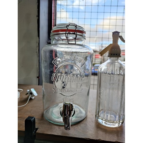 131 - A collection of 3 Schweppes vintage soda siphons, along with an original Kilner dispensing jar. Jar ... 