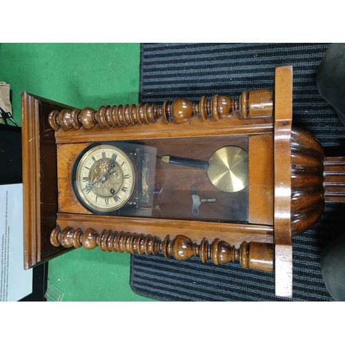 166 - A vintage very well made oak Frederick Mauthe Schwingen and son Vienna wall clock, includes Edelweis... 