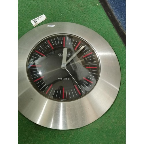 169 - A vintage Junghans electronic ATO-MAT S chrome wall clock form the 1960's. In full working order wit... 