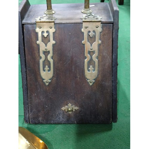 182 - An antique brass bound, solid oak coal scuttle with liner and shovel in excellent condition, studded... 