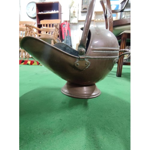 184 - An antique copper coal scuttle. handle on top and back, in overall good condition.
Height 43cm, Leng... 