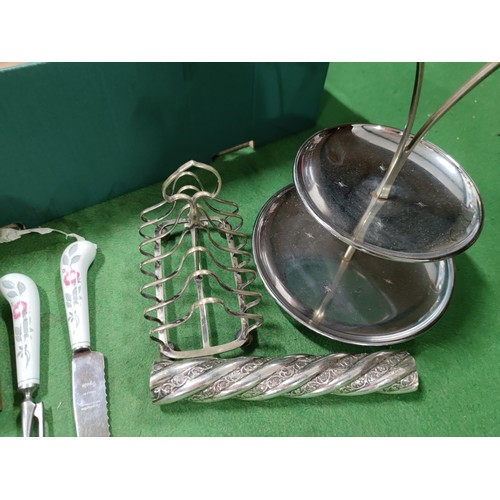 185 - A quantity of brass and plated wear. including a brass lidded ice bucket, a plated cake stand, an un... 