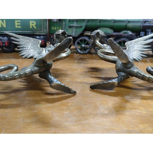 219 - A pair of bronze dragon formed candlesticks, very well detailed in excellent condition.
Height 20cm,... 