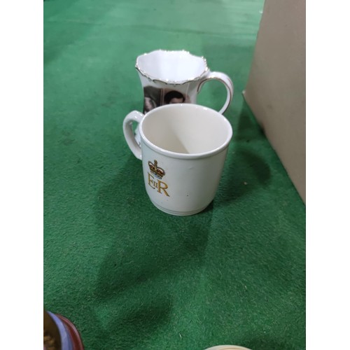 301 - A quantity of Royal memorabilia including 23 mugs, 2 limited edition queen elizabeth 
