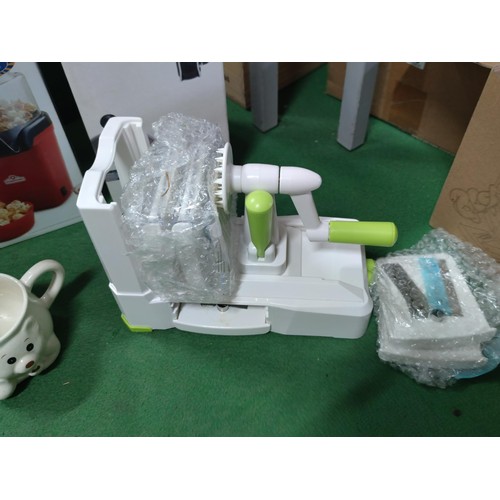 308 - A box containing a 5 bladed spiralizer a cafetiere, popcorn maker,2 moka pots etc.
