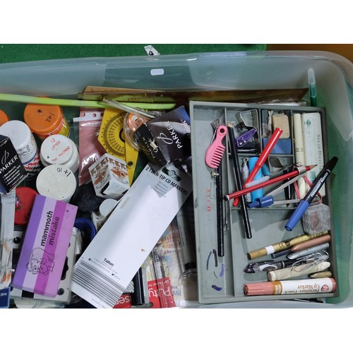 319 - A box containing a large quantity of empty jewellery boxes along with a box containing a large quant... 