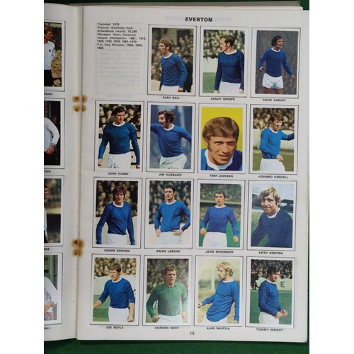 324 - A large quantity of collatable annuals including Dandy, Buster, Roy of the Rover etc, along with a q... 