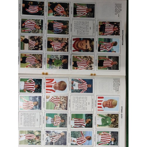 324 - A large quantity of collatable annuals including Dandy, Buster, Roy of the Rover etc, along with a q... 