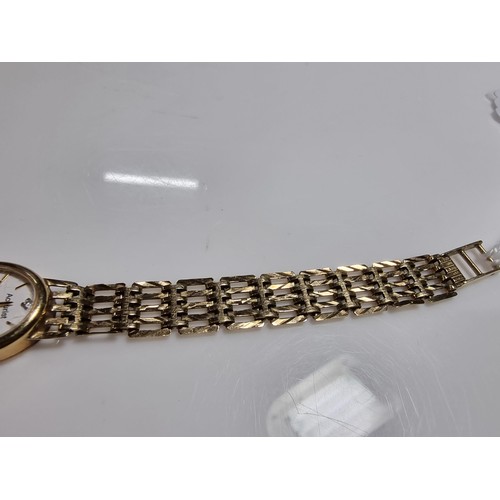 408 - A 9ct hallmarked yellow gold ladies watch by Accurist. Case and strap is yellow gold In good conditi... 