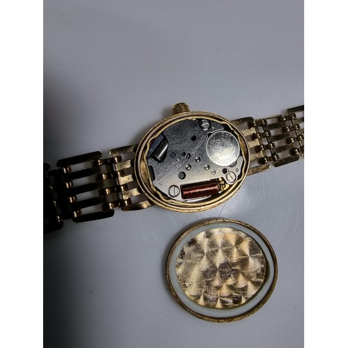408 - A 9ct hallmarked yellow gold ladies watch by Accurist. Case and strap is yellow gold In good conditi... 