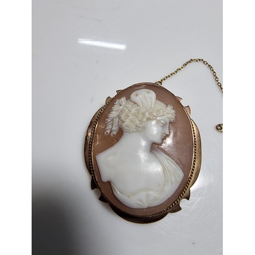 416 - An ornate 9ct yellow gold carved shell cameo brooch with a portrait of a lady looking right.
In exce... 
