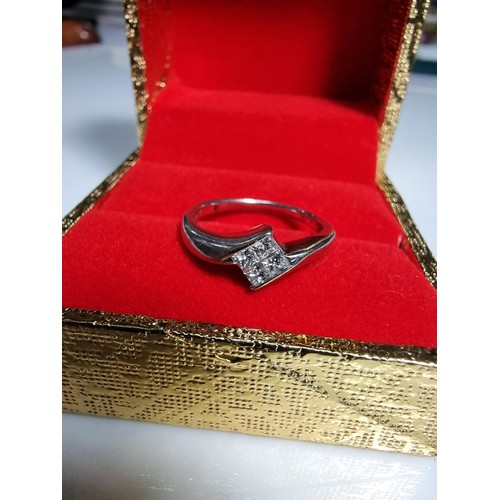 419 - An 18ct white gold solitaire diamond ring inset with 4  square cut diamonds 0.24ct in total which ar... 