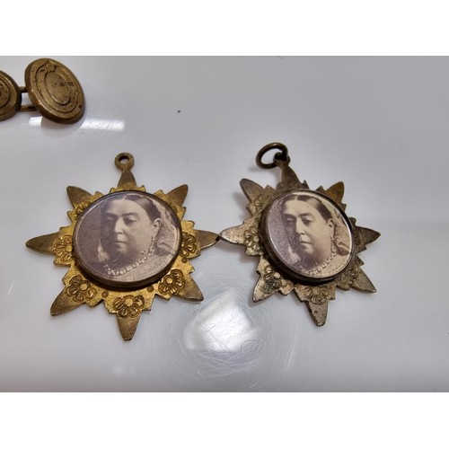 351 - A quantity of collectables including an ornate chunky pocket watch chain. 13