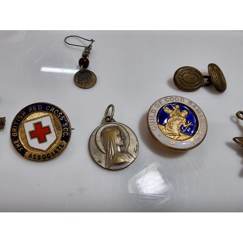 351 - A quantity of collectables including an ornate chunky pocket watch chain. 13