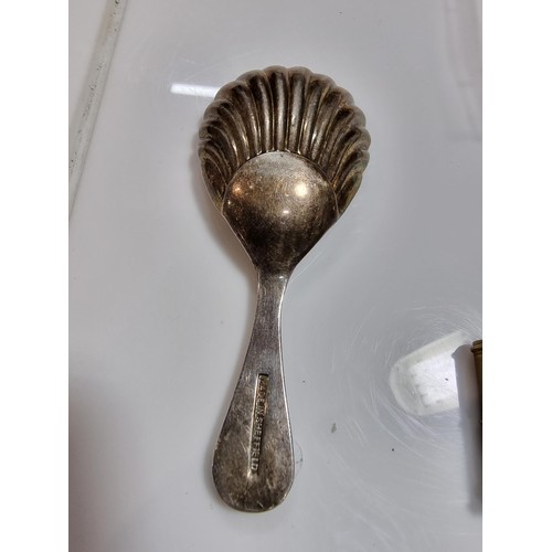 351 - A quantity of collectables including an ornate chunky pocket watch chain. 13