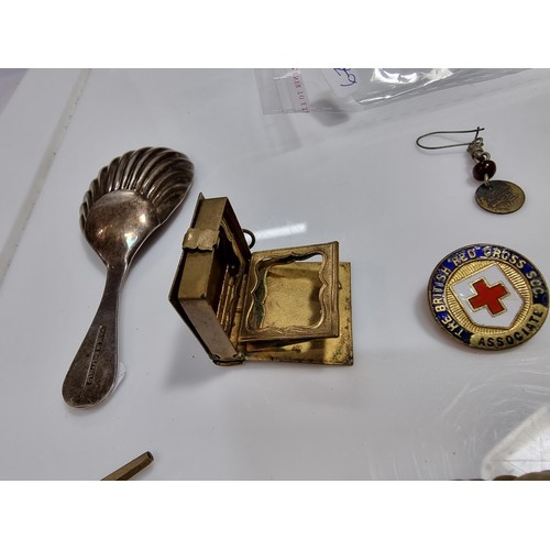 351 - A quantity of collectables including an ornate chunky pocket watch chain. 13