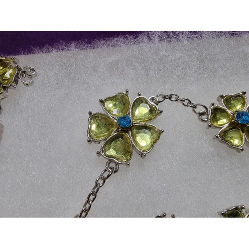 362 - An unused boxed costume jewellery matching set 
from Rainbows End Newtown.
Including necklace, brace... 