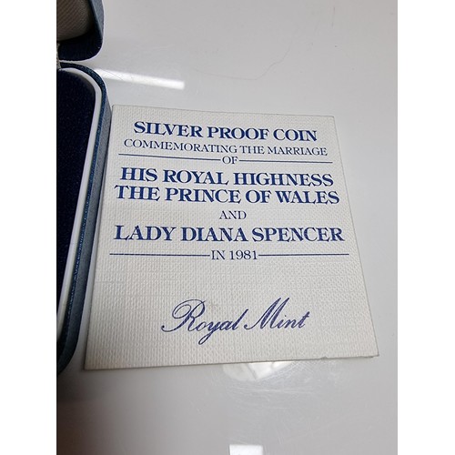 379 - A cased royal mint silver proof crown commemorating the Prince of Wales and Lady Dianna Spencer stru... 