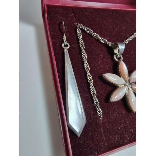 381 - A 925 silver jewellery set including a mother of pearl pendant on an 18