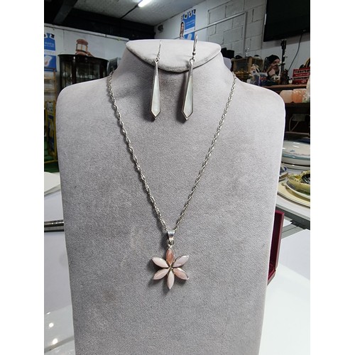 381 - A 925 silver jewellery set including a mother of pearl pendant on an 18