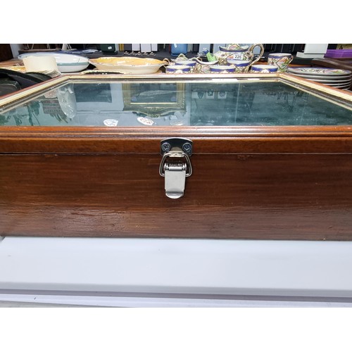 394 - A vintage wooden tabletop display case with a  glazed top in excellent condition, jewellery inside i... 