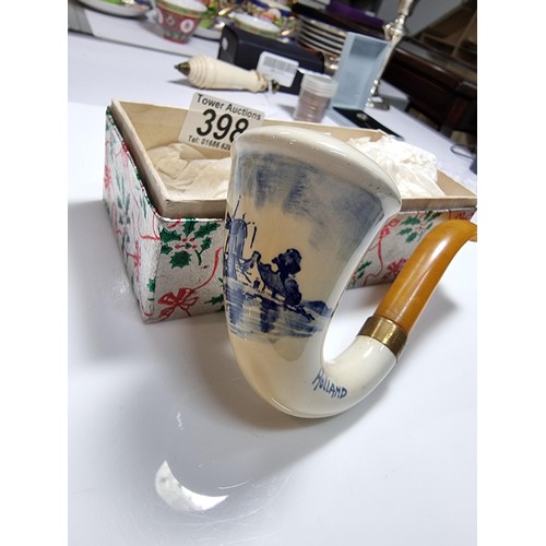 398 - A good quality vintage ceramic delft pipe with a goods butterscotch amber stem.
Stem and pipe in goo... 