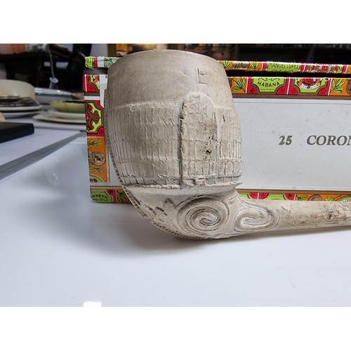 434 - A rare large clay pipe commemorating the great exhibition Crystal Palace 1851 with a scene of Crysta... 