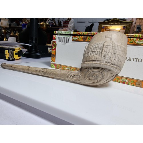 434 - A rare large clay pipe commemorating the great exhibition Crystal Palace 1851 with a scene of Crysta... 