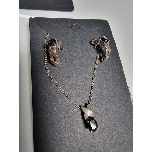 439 - A quantity of 5 matching jewellery sets, 3 of the sets are 925 silver including ones inset with amet... 