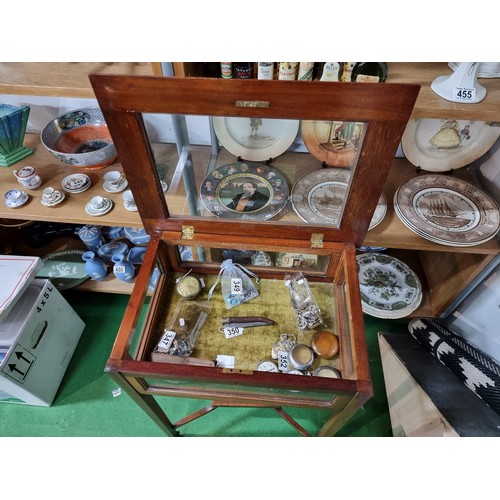 440B - A good quality antique vitrine display case. Solid mahogany with string inlay. In excellent conditio... 
