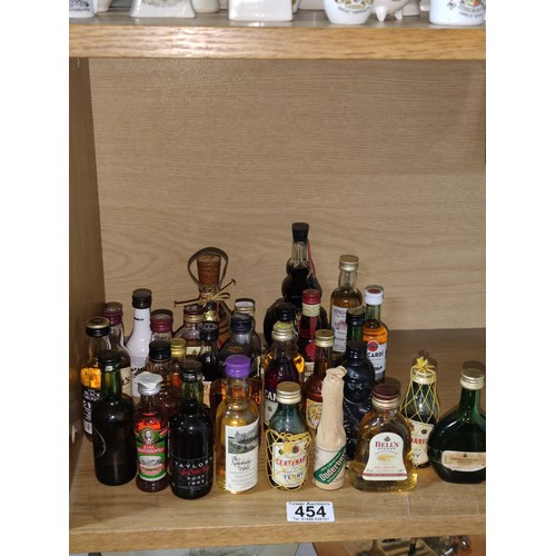 454 - A quantity of 30 alcoholic miniatures including Taylors Port, Disaronno, Bacardi, Grand Marnier, Spr... 