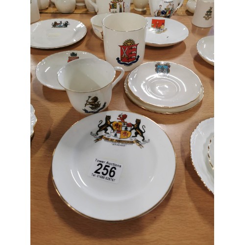 256 - Large quantity of approx.. 40x pieces of vintage crested ware China inc many cups and saucers with v... 