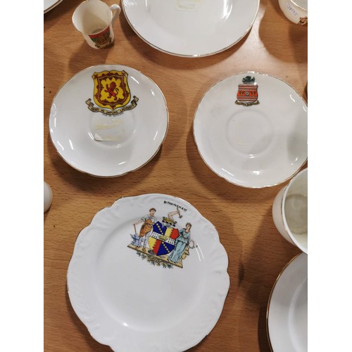 256 - Large quantity of approx.. 40x pieces of vintage crested ware China inc many cups and saucers with v... 