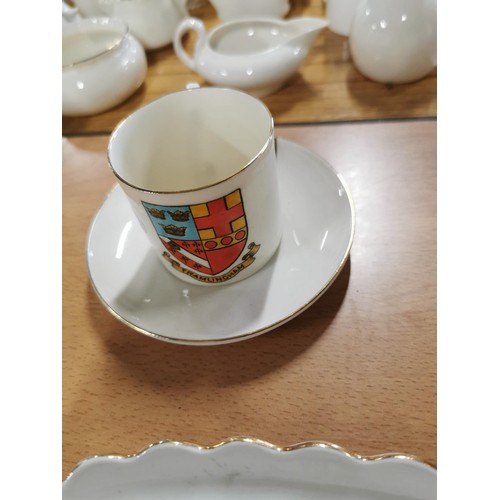 256 - Large quantity of approx.. 40x pieces of vintage crested ware China inc many cups and saucers with v... 