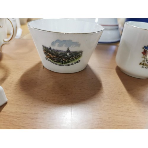 256 - Large quantity of approx.. 40x pieces of vintage crested ware China inc many cups and saucers with v... 