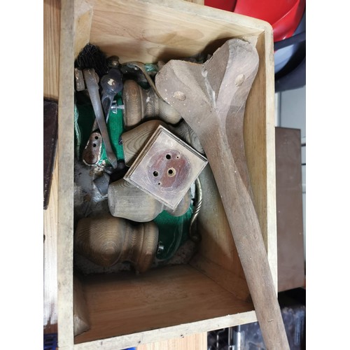 32 - 2x boxes of furniture items inc a large quantity of vintage door knobs, vintage yale locks along wit... 