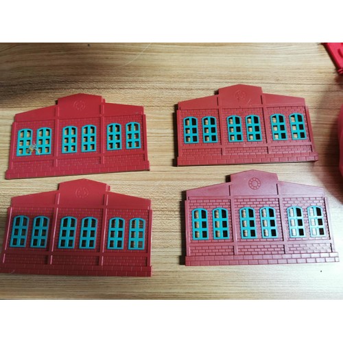 46 - Box containing a large quantity of Tomy Thomas & Friends Engine sheds and turntable