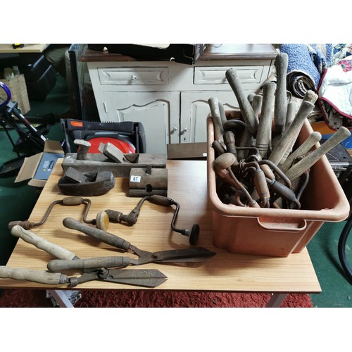 67 - Large quantity of wooden vintage tools inc a large quantity of garden shears belly drills wood plane... 