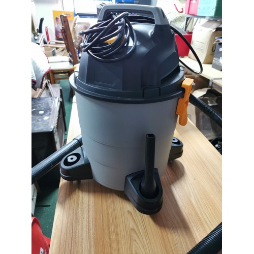 71 - Titan wet/dry vacuum cleaner 1300W in excellent condition complete with accessories and instruction ... 