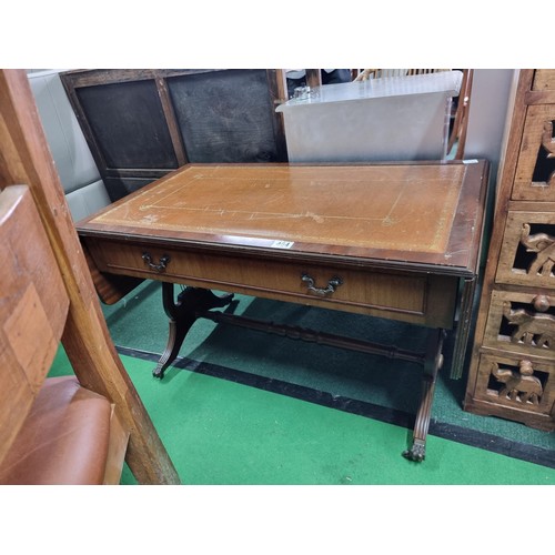 464 - Vintage leather topped mahogany coffee table with drop leaf ends complete with 2 drawers on ornate l... 