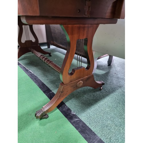 464 - Vintage leather topped mahogany coffee table with drop leaf ends complete with 2 drawers on ornate l... 