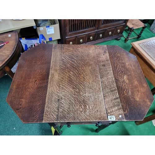 471 - Fine quality antique Georgian Pembroke table with drop leaves standing on turned legs with X stretch... 