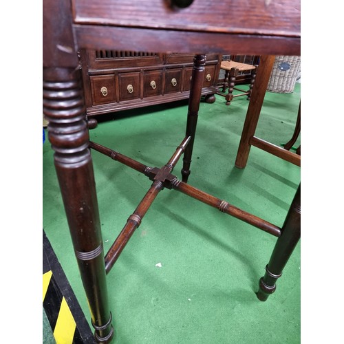 471 - Fine quality antique Georgian Pembroke table with drop leaves standing on turned legs with X stretch... 