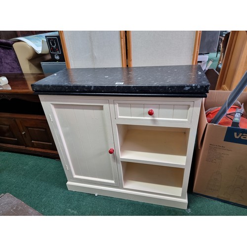 481 - Good quality vintage cream painted kitchen unit with a solid thick work top featuring red painted ha... 