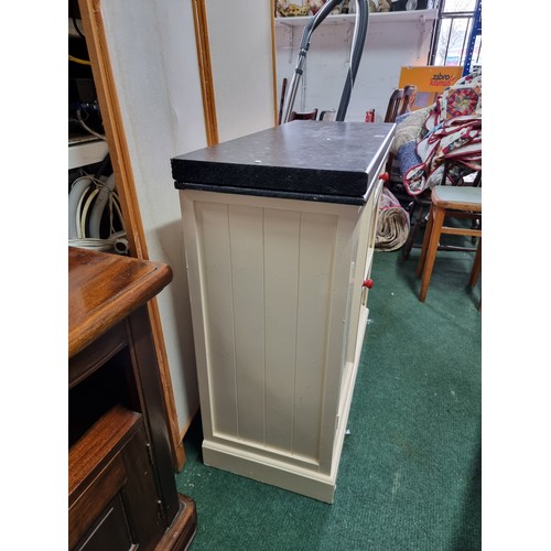 481 - Good quality vintage cream painted kitchen unit with a solid thick work top featuring red painted ha... 