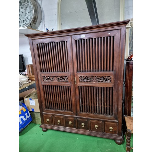 483 - Fine quality vintage Burmese solid teak wooded linen cupboard with two large doors with a rail / gri... 