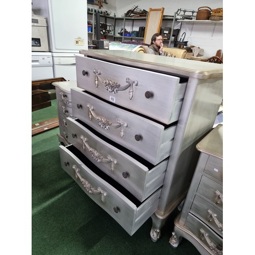 486 - Attractive 3 piece matching bedroom set in silver with an ornate design inc a four drawer chest alon... 