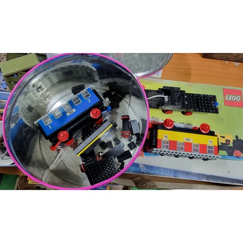 185 - Vintage boxed Lego 182 train set with all the carriages and locomotive, loco needs reassembling appe... 