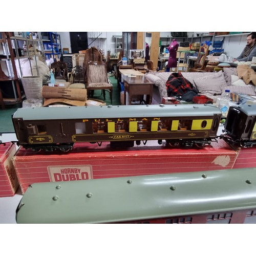 177 - A set of 4 Pullman coaches by G&R Wrenn with 3 Hornby dublo boxes along with a boxed Hornby dublo co... 